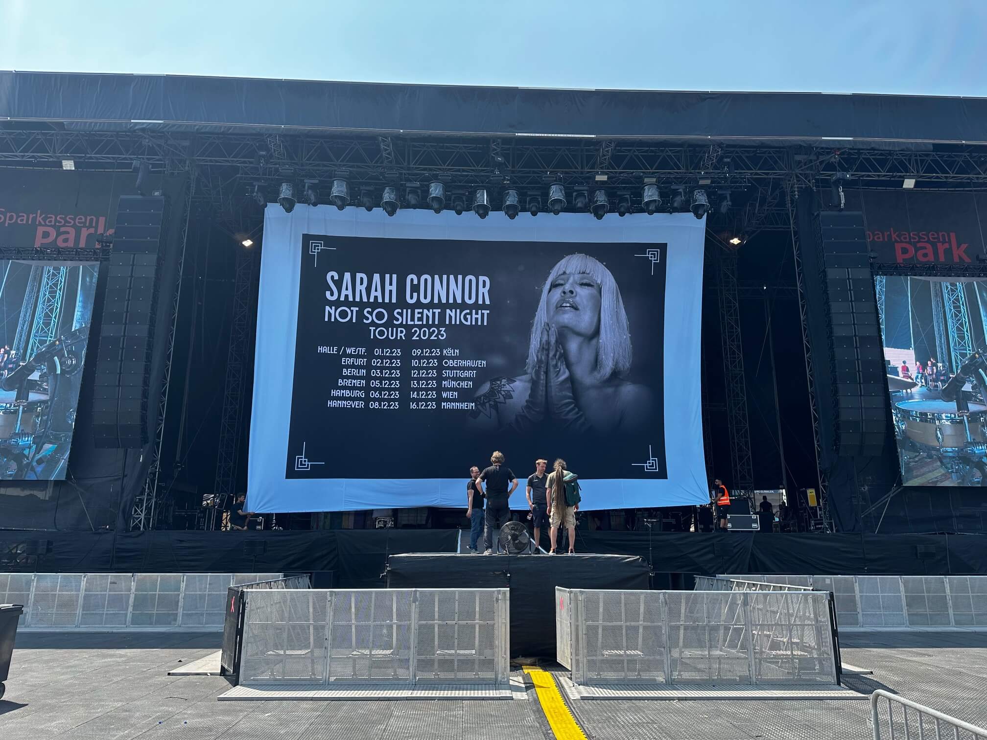 Sarah Connor — Backdrop 1500 × 1000 cm