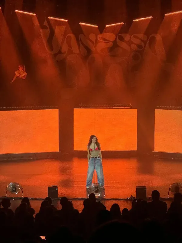 Vanessa Mai — Stage Backdrop 800 × 600 cm