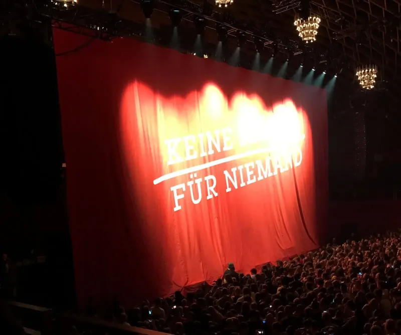 Kraftklub — Stage Frontdrop