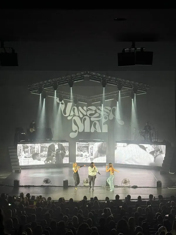 Vanessa Mai — Stage Backdrop 800 × 600 cm